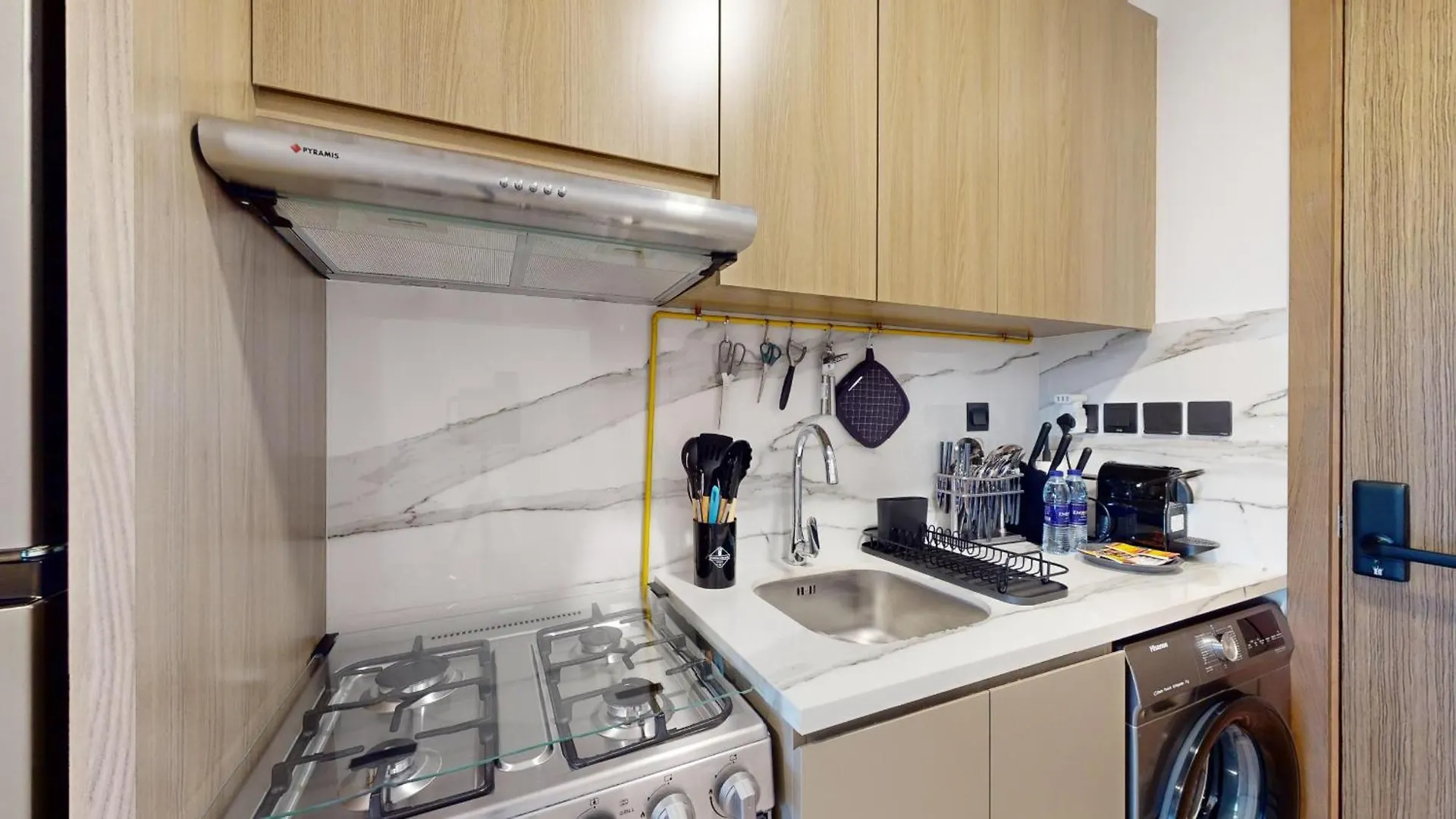 Apartment With 1 Bedroom In Hessa St - דובאי